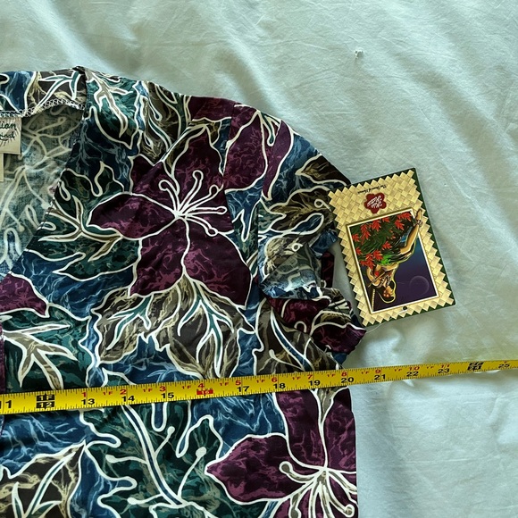 NWT: The Hawaiian Original women’s button up T shirt - Picture 4 of 8